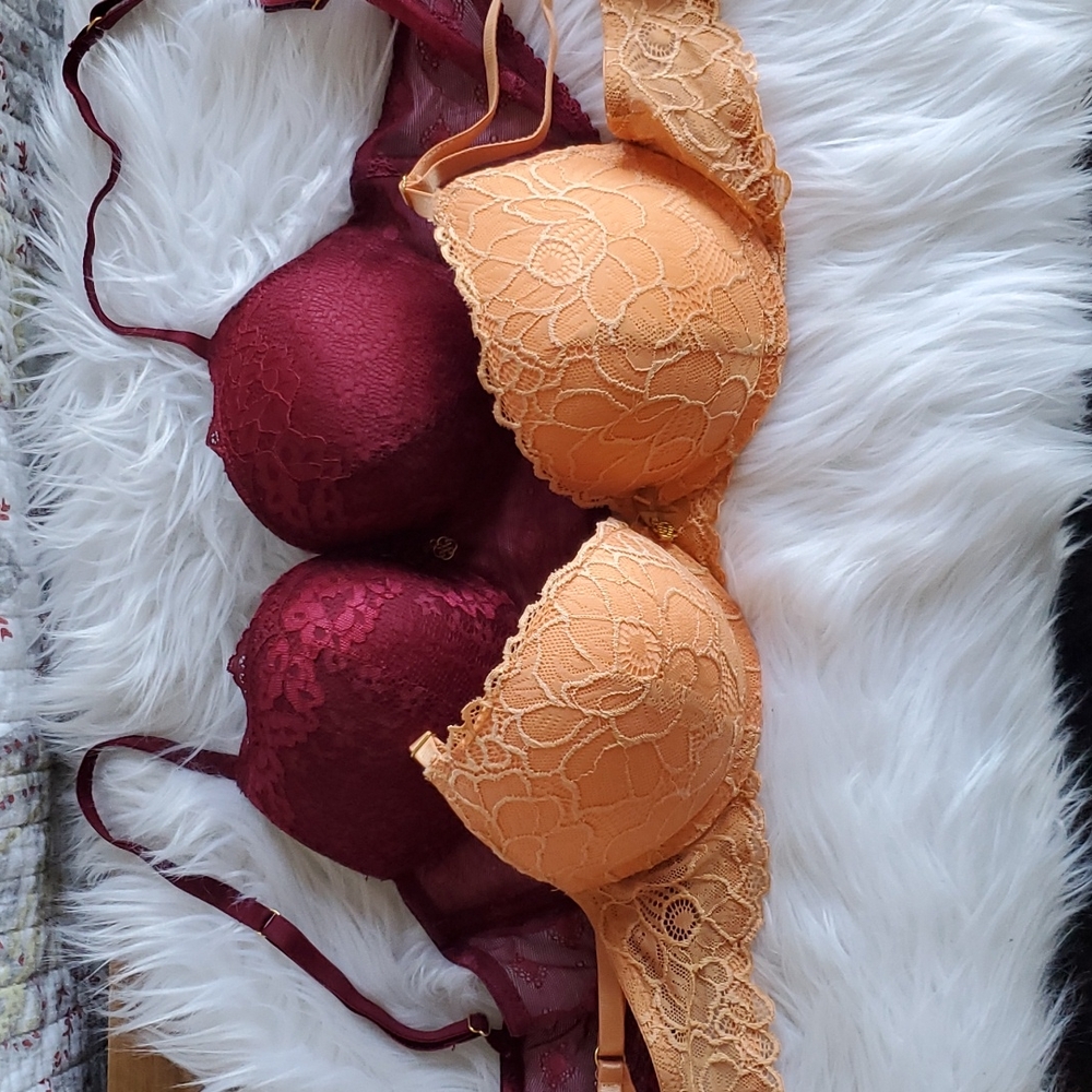 Lot or 2 Daisy Fuentes Bras